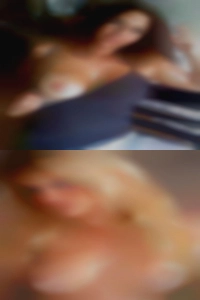 Roma looking pussy for naked woman.